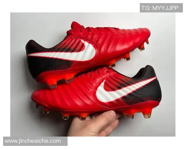 足球鞋陪伴最长的传奇球星揭秘 他如何与鞋子一同书写辉煌历史 足球鞋陪伴最长的传奇球星揭秘 他如何与鞋子一同书写辉煌历史