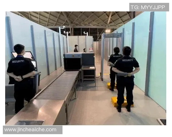 足球球星经历机场安检全程:专属通道与常规检查的碰撞 足球球星经历机场安检全程:专属通道与常规检查的碰撞